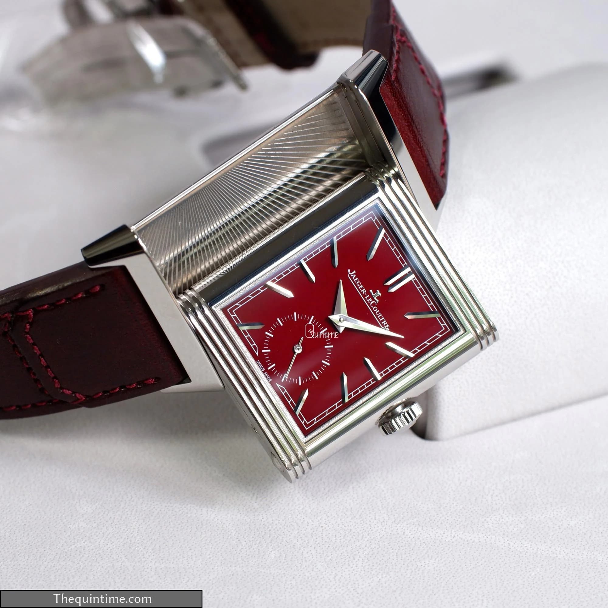 Built for adventure, this dive watch withstands depths up to 200 meters and features a rugged stainless steel build.