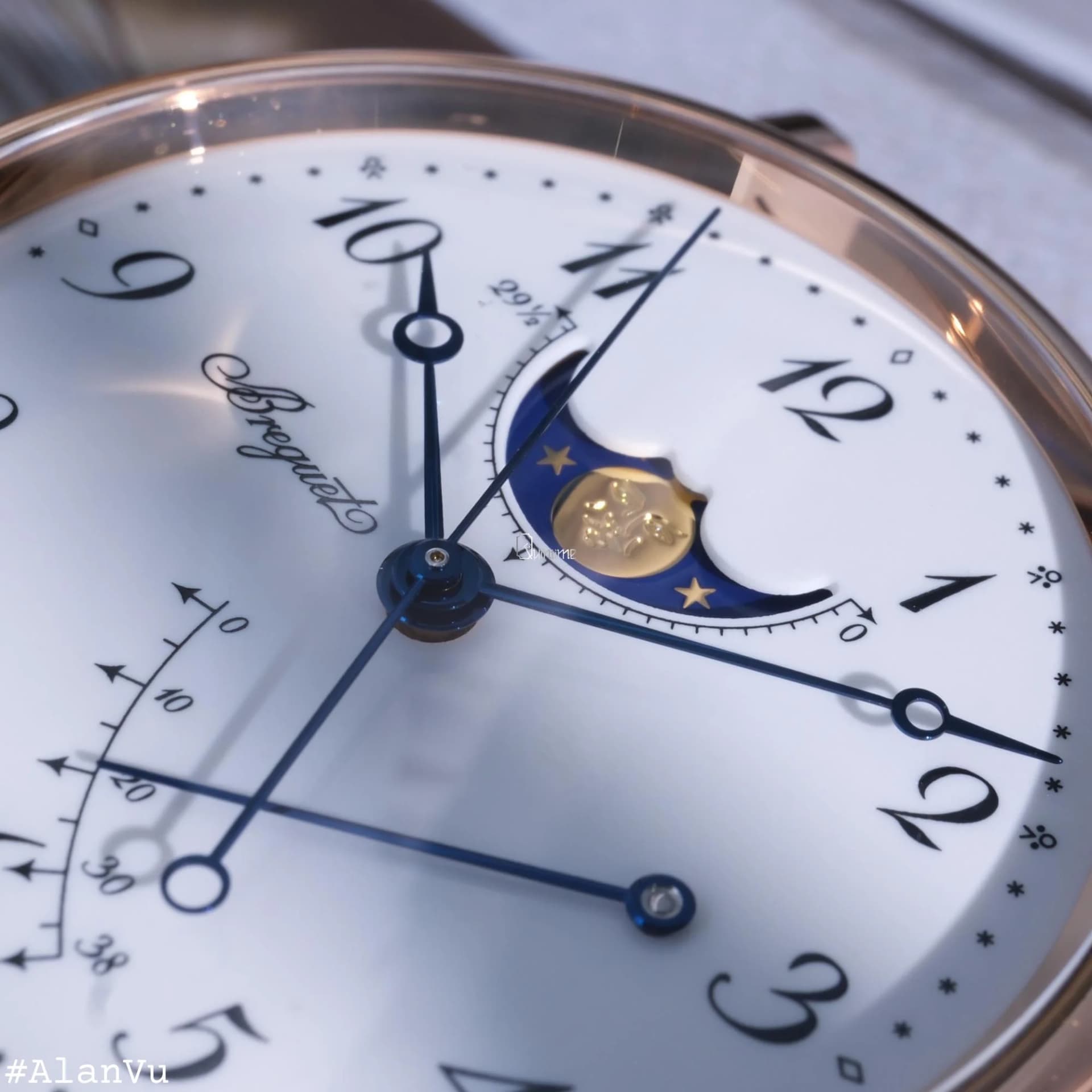 Iconic enamel dial of Breguet