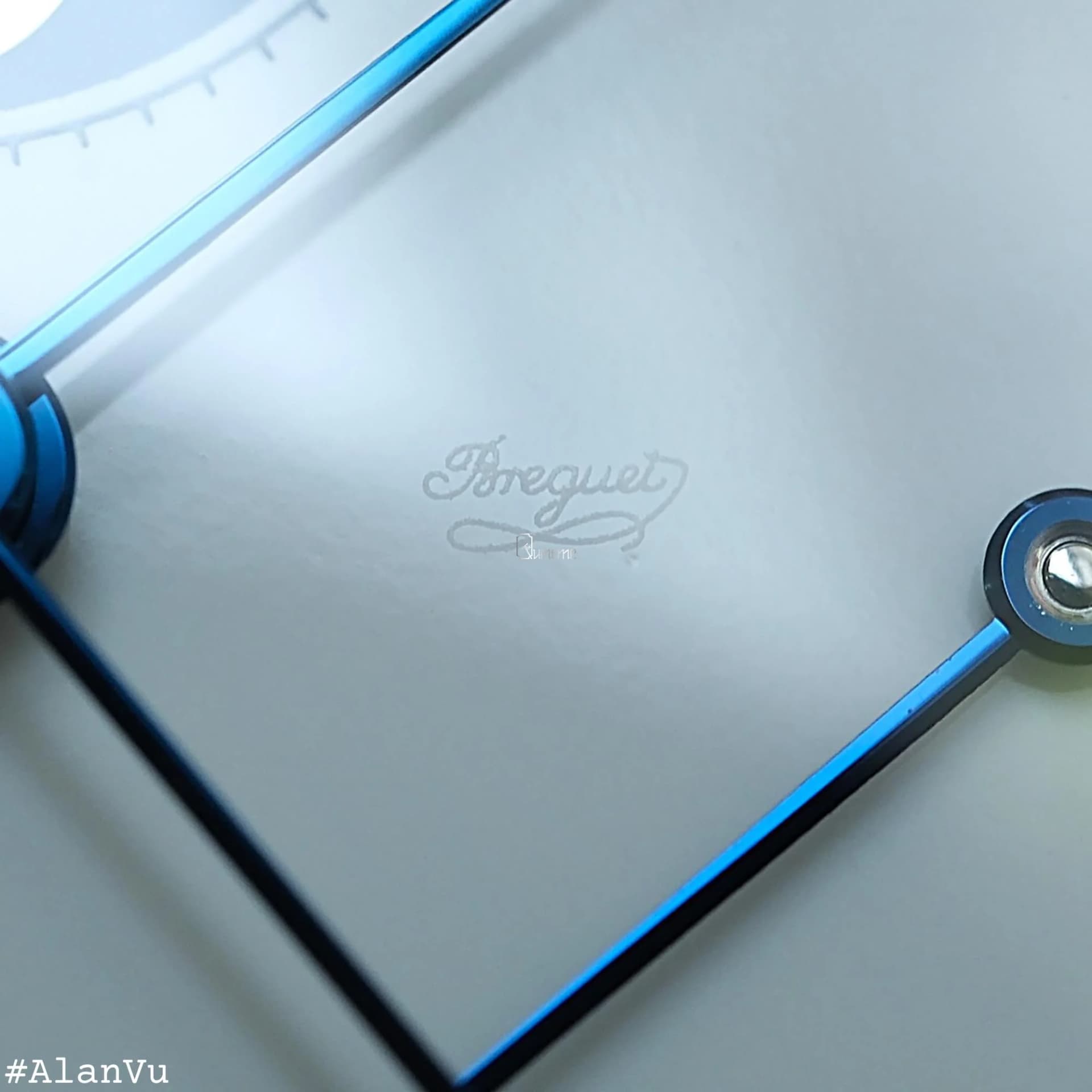 Hide signature"Breguet" on dial