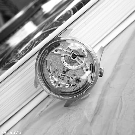 Built for adventure, this dive watch withstands depths up to 200 meters and features a rugged stainless steel build.